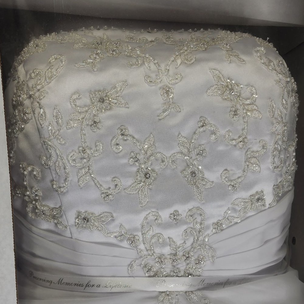 David's Bridal Beaded Strapless Wedding Dress - White